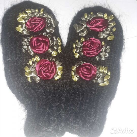 Варежки из мохера с вышивкой