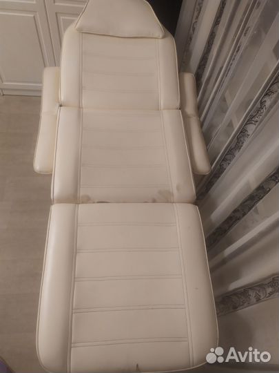 Стол - кушетка для наращивания ресниц, или массажа