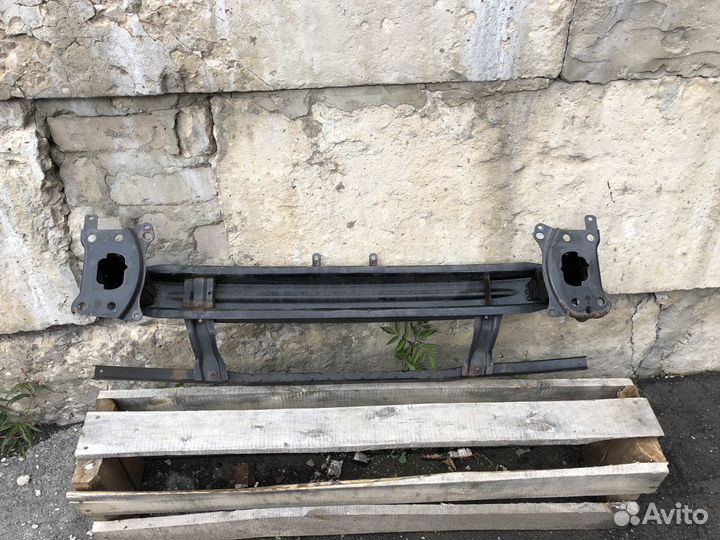 Усилитель переднего бампера Volkswagen Passat B6