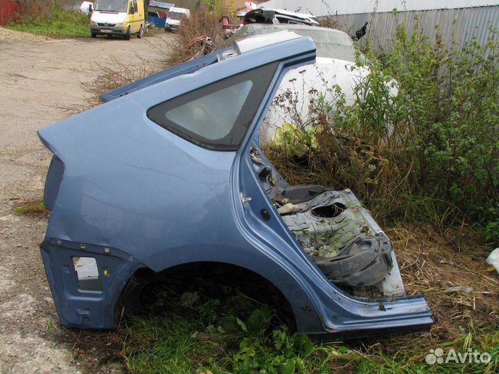 Toyota prius крыло заднее правое 2006