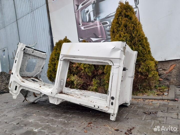 Четверть кабины левая нижняя часть Volvo FH