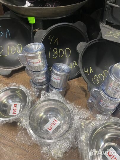 Металические кружки и миски