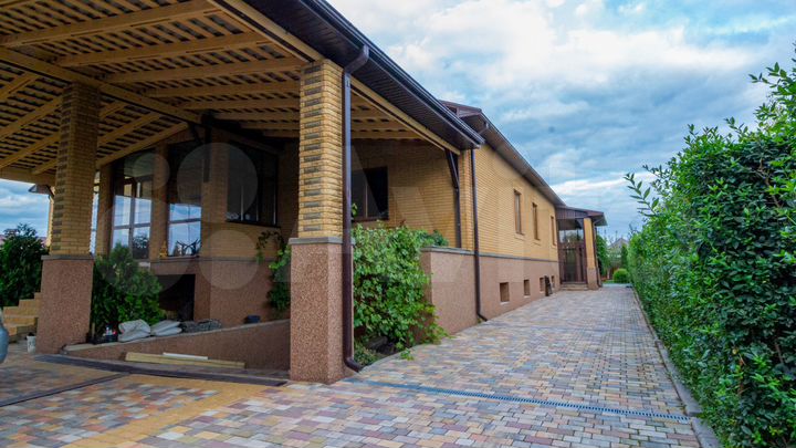 Коттедж 424 м² на участке 15 сот.