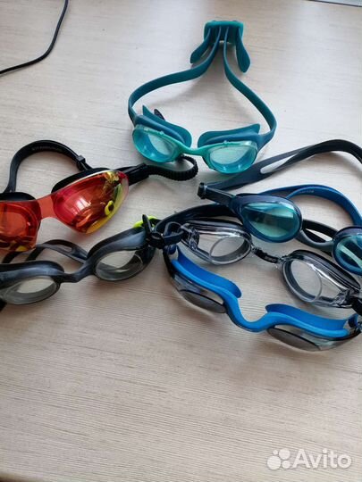 Гидрошорты и очки для плавания