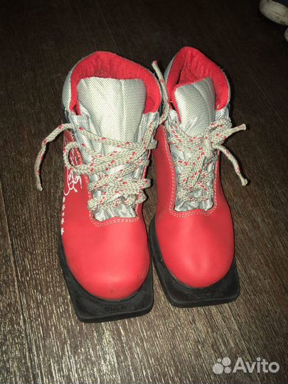 Ботинки для лыж (35 размер)