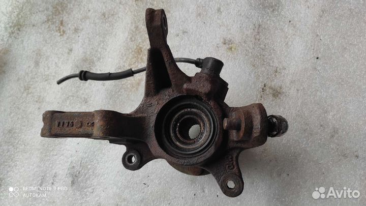 Кулак поворотный правый Nissan Almera N15