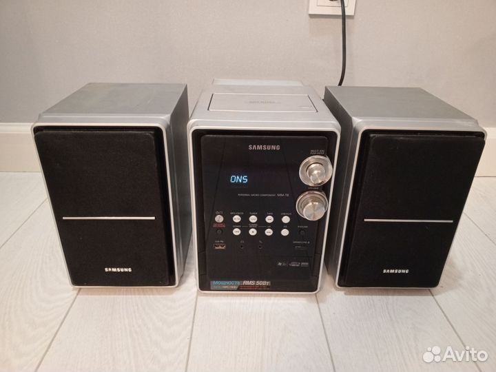 Лазерный музыкальный центр Samsung