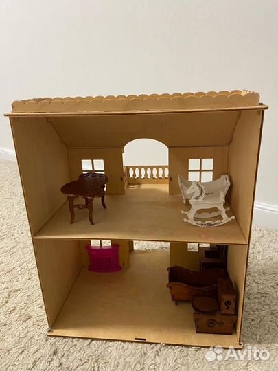 Кукольный домик с мебелью