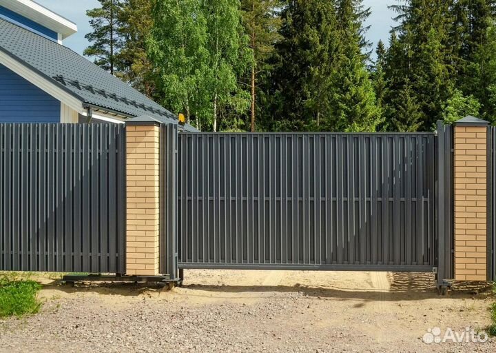 Откатные ворота с врезной калиткой