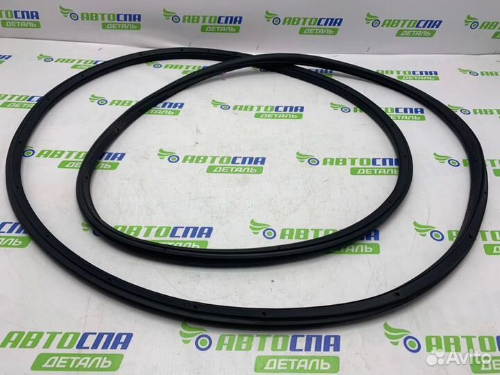 Уплотнитель двери задний правый Mazda Cx-30