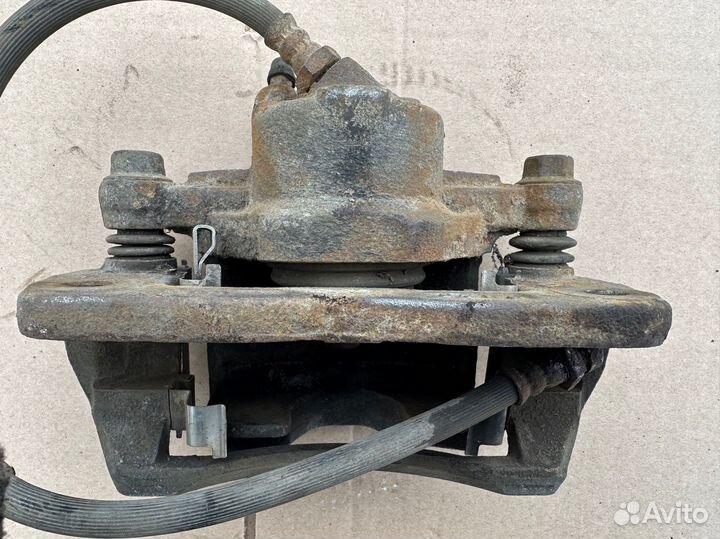 Суппорт передний левый Kia Spectra