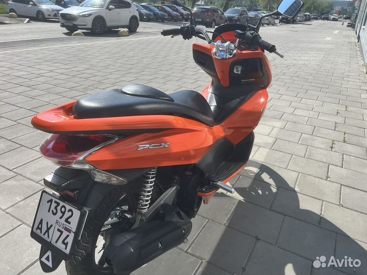 Продам скутер Honda PCX 125 оригинал