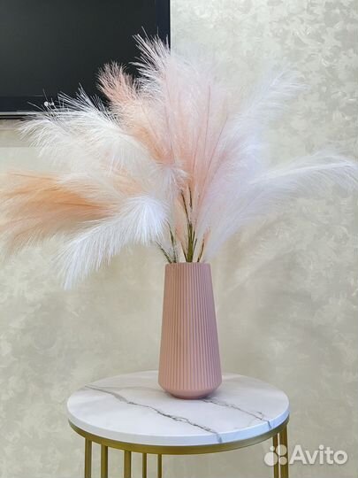 Ваза с ветками-перьями