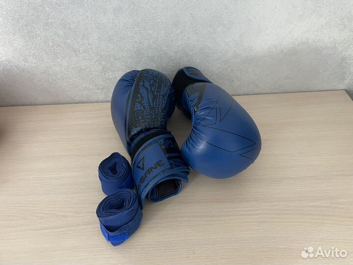 Боксерские перчатки 10 oz