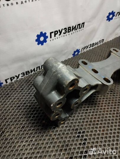 Кронштейн кабины Renault Magnum 5010548956