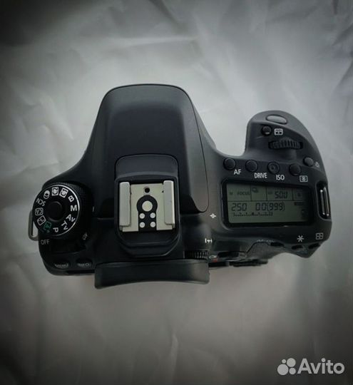 Зеркальный фотоаппарат canon 80d body