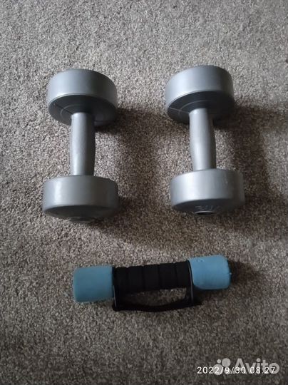 Гантели по 1.5кг и 1кг