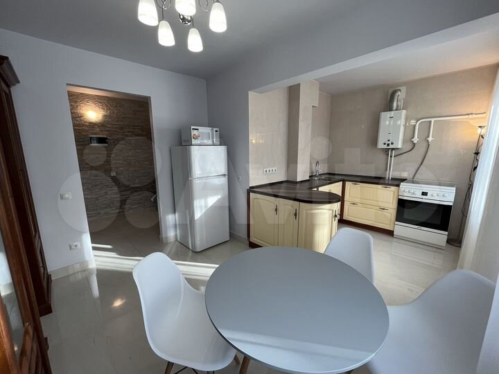 2-к. квартира, 56 м², 2/5 эт.