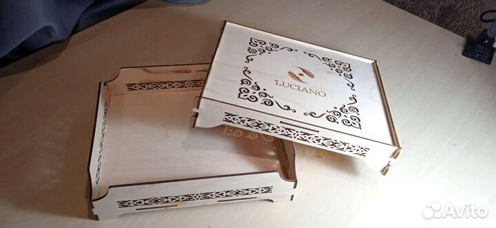 Деревянная шкатулка