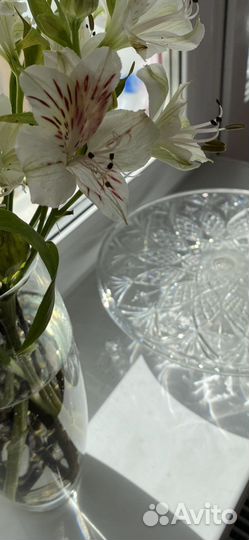 Подставка стеклянная под десерты