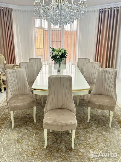 Кухонный стол и стулья