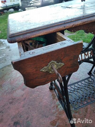 Швейная машина Singer