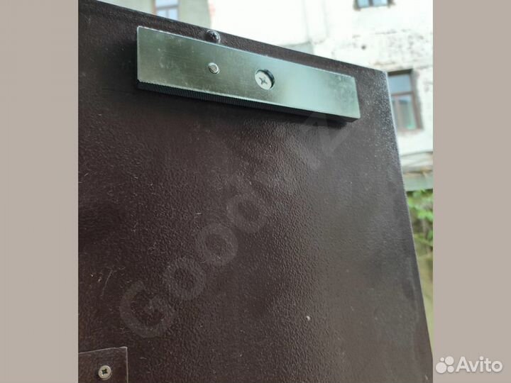 Электромагнитный замок на дверь