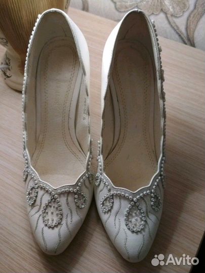 Туфли белые из натуральной кожи