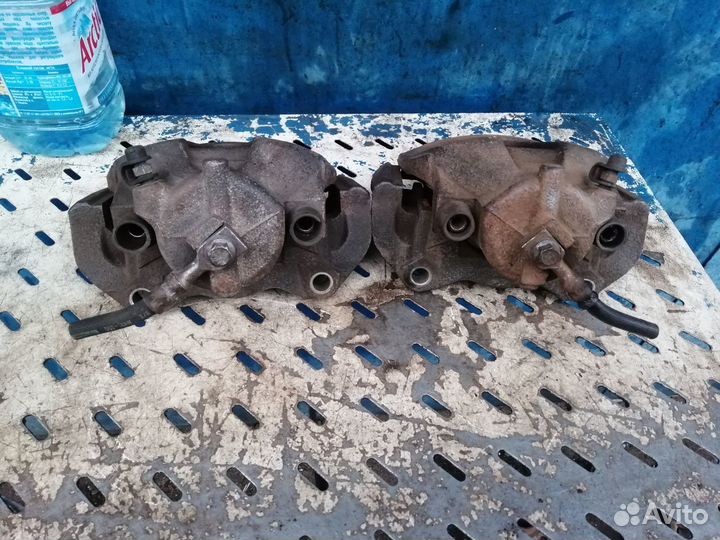 Суппорт тормозной передний Opel Zafira B Astra H