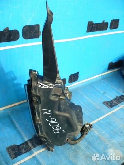 Lexus LX Противотуманная фара левая б/у.оригинал