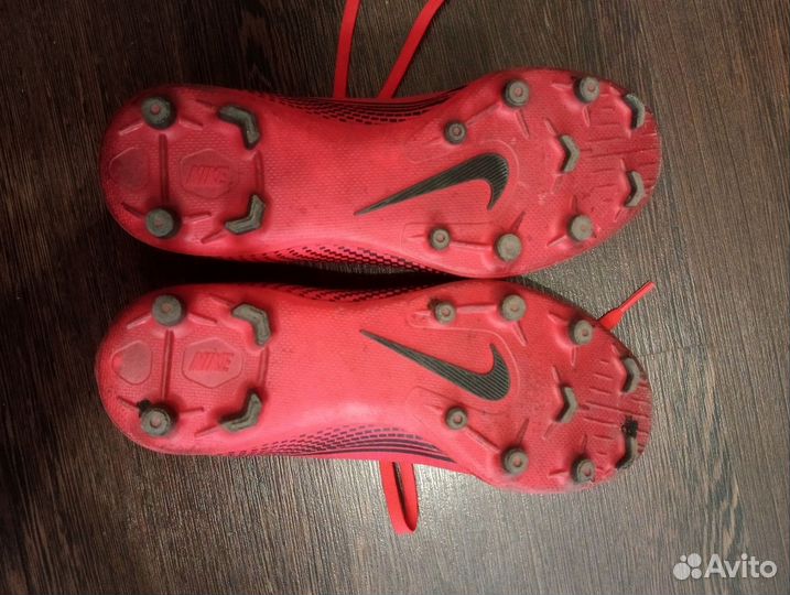 Футбольные бутсы nike
