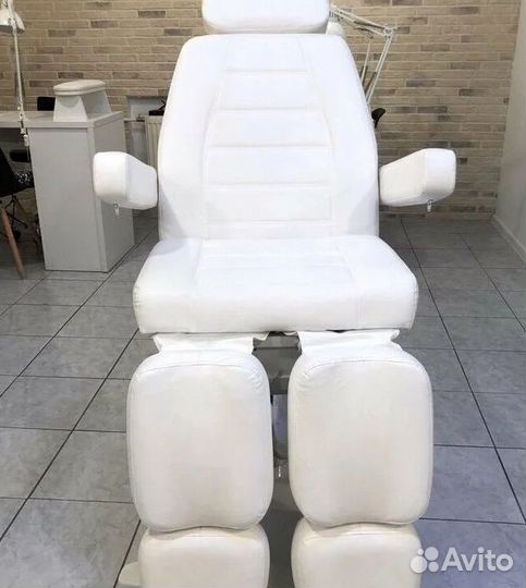 Стул для мастера педикюра, косметолога