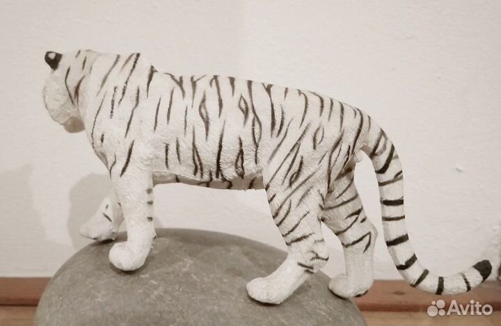 Лев и белый тигр papo