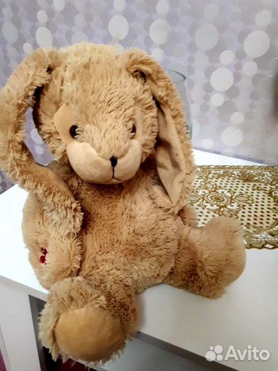 Необычный Кролик говорит сказки