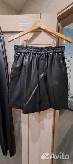 Кожаные шорты