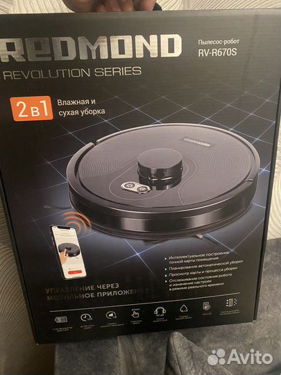 Робот пылесос новый Redmond