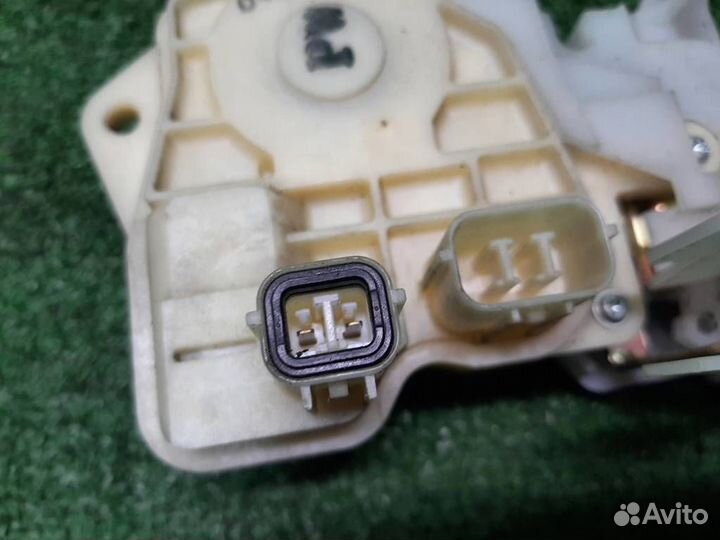 Замок двери передней правой Honda Jazz 2004