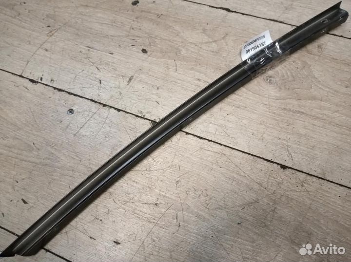 Накладка направляющей стойки стекла правая BMW X3