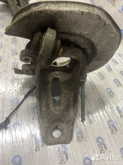 Кулак задний Bmw 520D E61 M57N2 2006