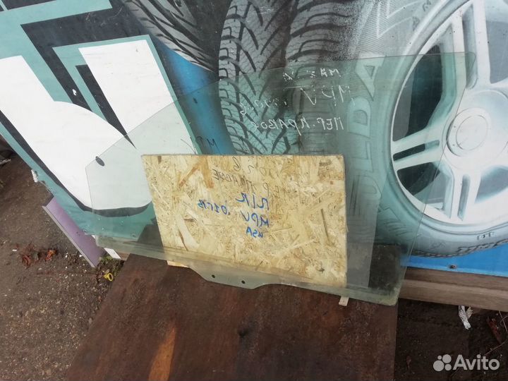 Стекло боковое переднее Мазда мпв 2001 Г. в