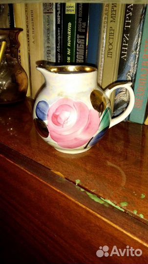 Молочница фарфоровая