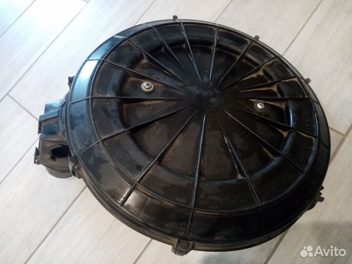 Корпус воздушного фильтра audi 100/80