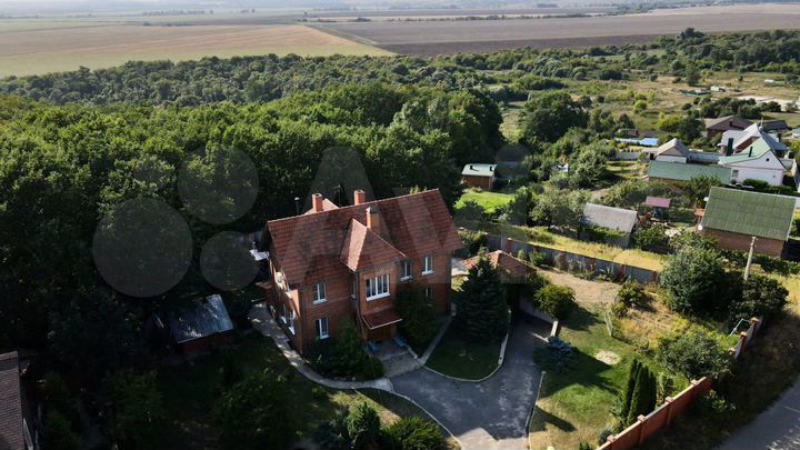 Коттедж 400 м² на участке 18 сот.