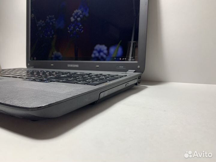 Офисный ноутбук Samsung Intel/4gb/SSD240gb