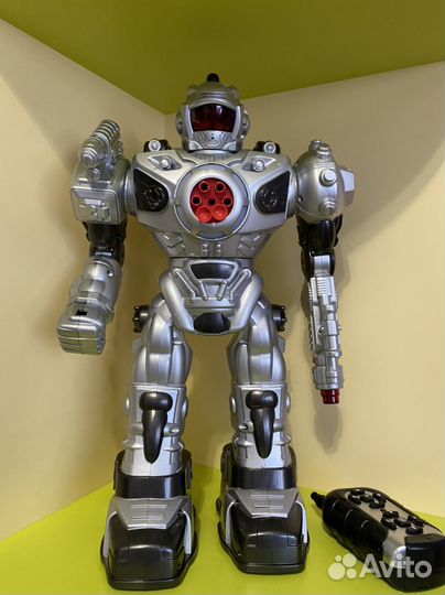 Игрушка робот