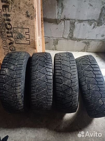 Goodyear UltraGrip 6 215/65 R16