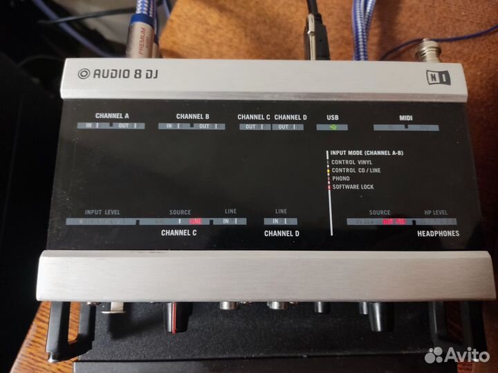 Аудиокарта Native Instruments Audio 8 DJ