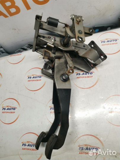 Блок педалей Suzuki Grand Vitara 2 2.0 (J20A)