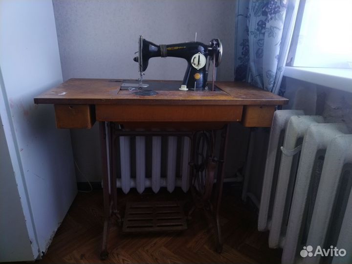 Швейная машинка зингер ножная