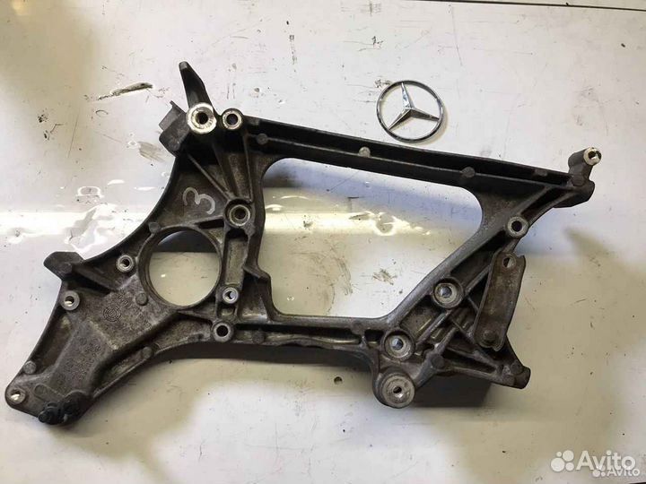 Кронштейн на двигателя Мерседес м651